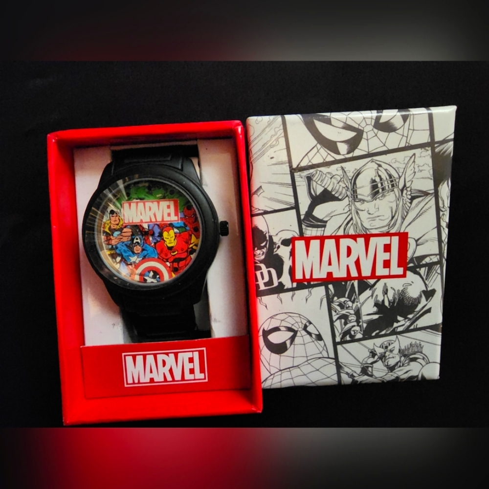 Marvel Avengers Men's Watch with Metal Band